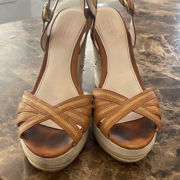 Coach - Picture 3 of 6